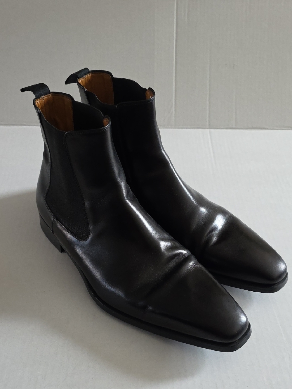 Magnanni Black Leather Chelsea Boots